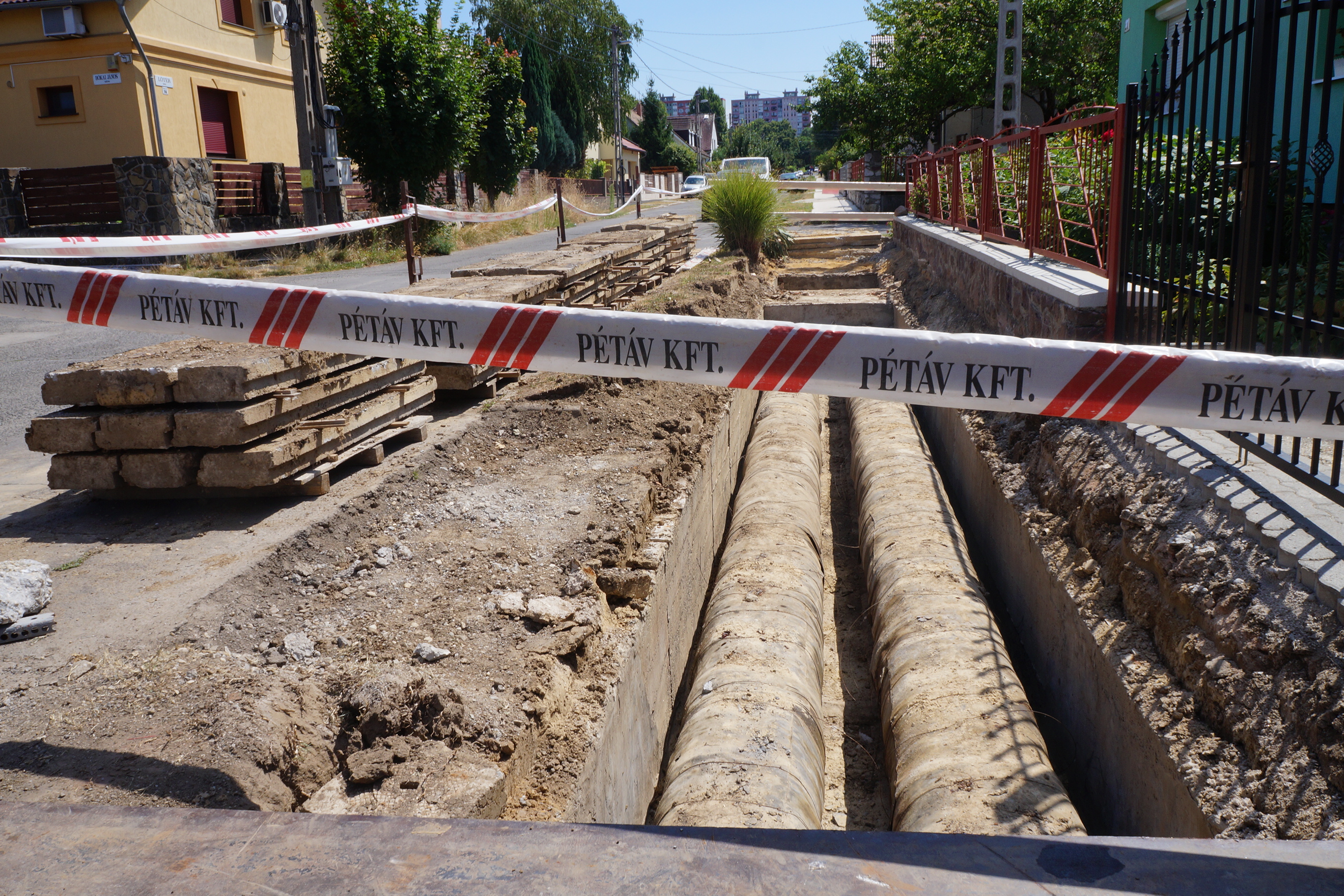 Elkészült a kulcsfontosságú távhővezeték felújításának egy szakasza